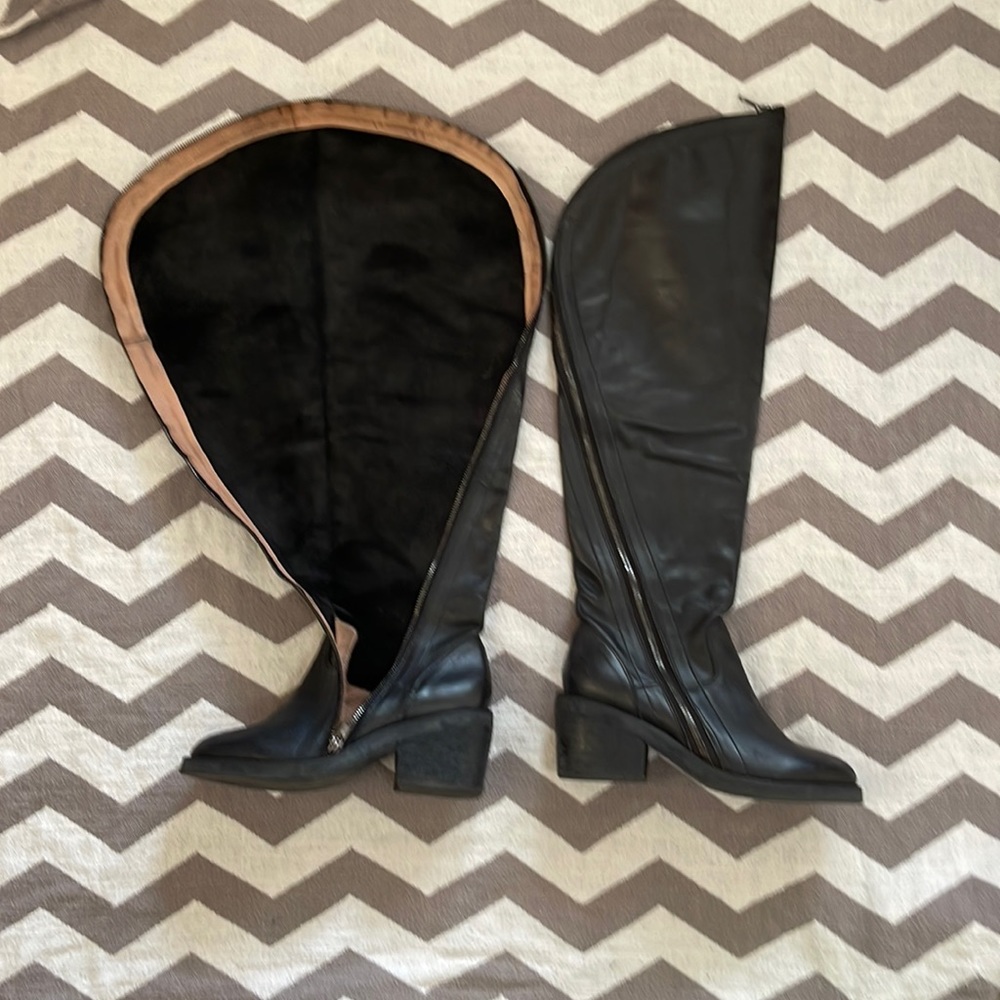 RARE Jeffrey Campbell Knee High twisted ZIP Boot